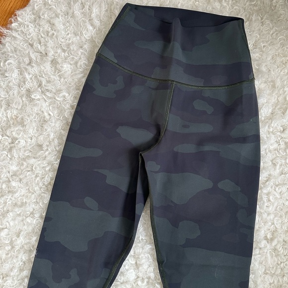 ALO YOGA High Waist Vapor Legging in Hunter Camouflage - Picture 8 of 8